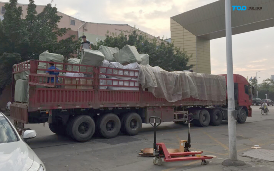 細心包裝辦公家具