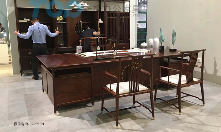 實木大班臺.jpg