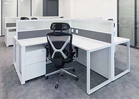 白色+灰主管桌、十字型屏風(fēng)卡位、會議桌